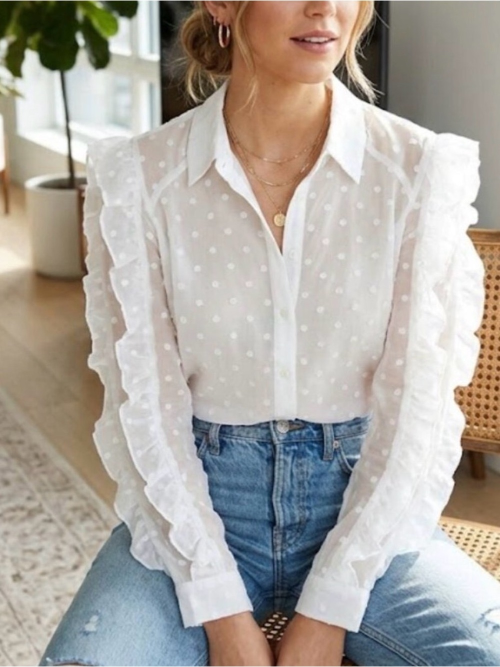 Women’s Express White Ruffled Dot-Texture Button-Down Blouse Size Medium